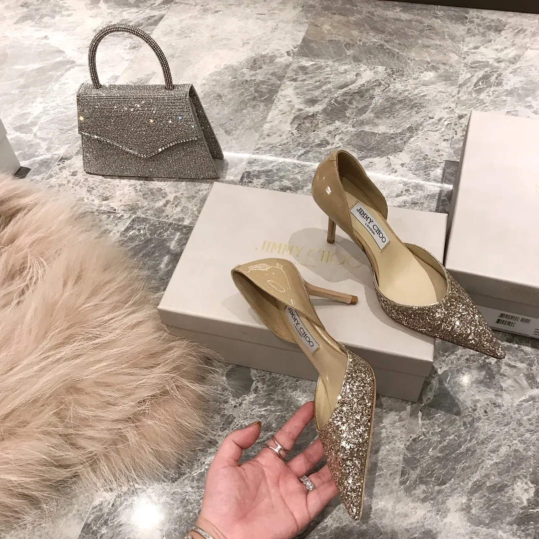 👟👟Ex-factory price👟👟Ex-factory price 520👟👟 Women's Shoe Factory 𝐉𝐢𝐦𝐦𝐲 𝐂𝐡𝐨𝐨 A pair of high heels that can conquer all men, a must-have item for all-match annual meetings Bilng Bilng is so beautiful that no one can take a breath away Material: Special Cretan spliced cow patent leather, sheepskin lining, Italian genuine leather outsole Heel height: 8cm Three colors: black, nude, silver Size: 35-39